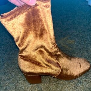 Bernardo Womens 7.5 shiny gold boots, only worn once.